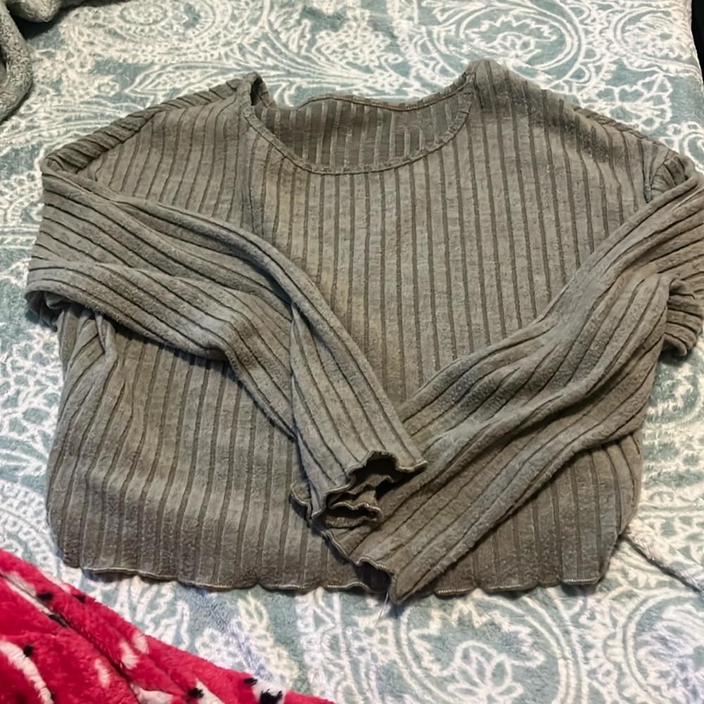 green cropped long sleeve